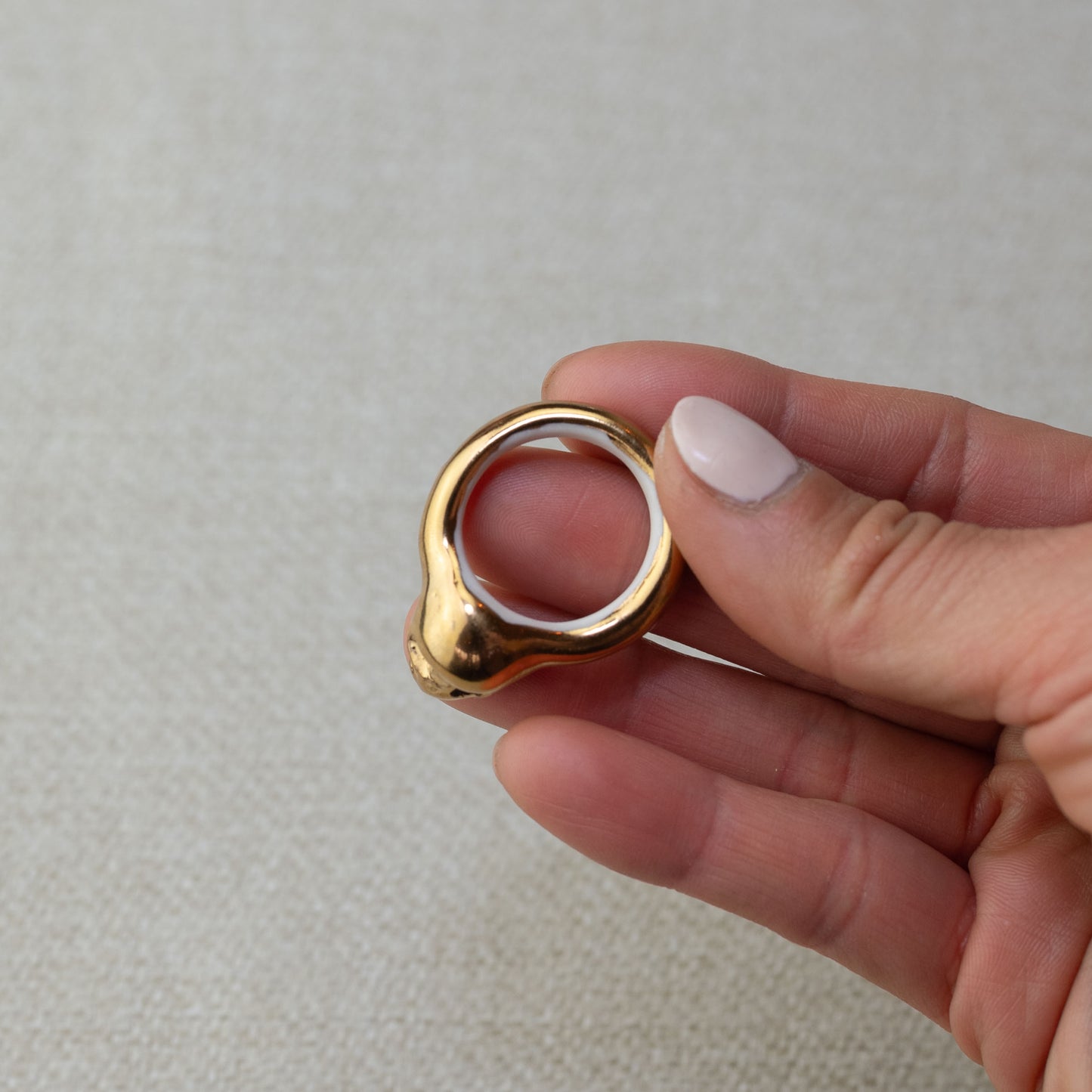 Gilded Porcelain Skull Band Ring - Yellow Gold