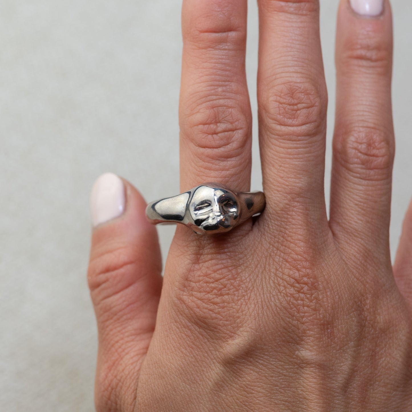 Gilded Porcelain Skull Band Ring - White Gold