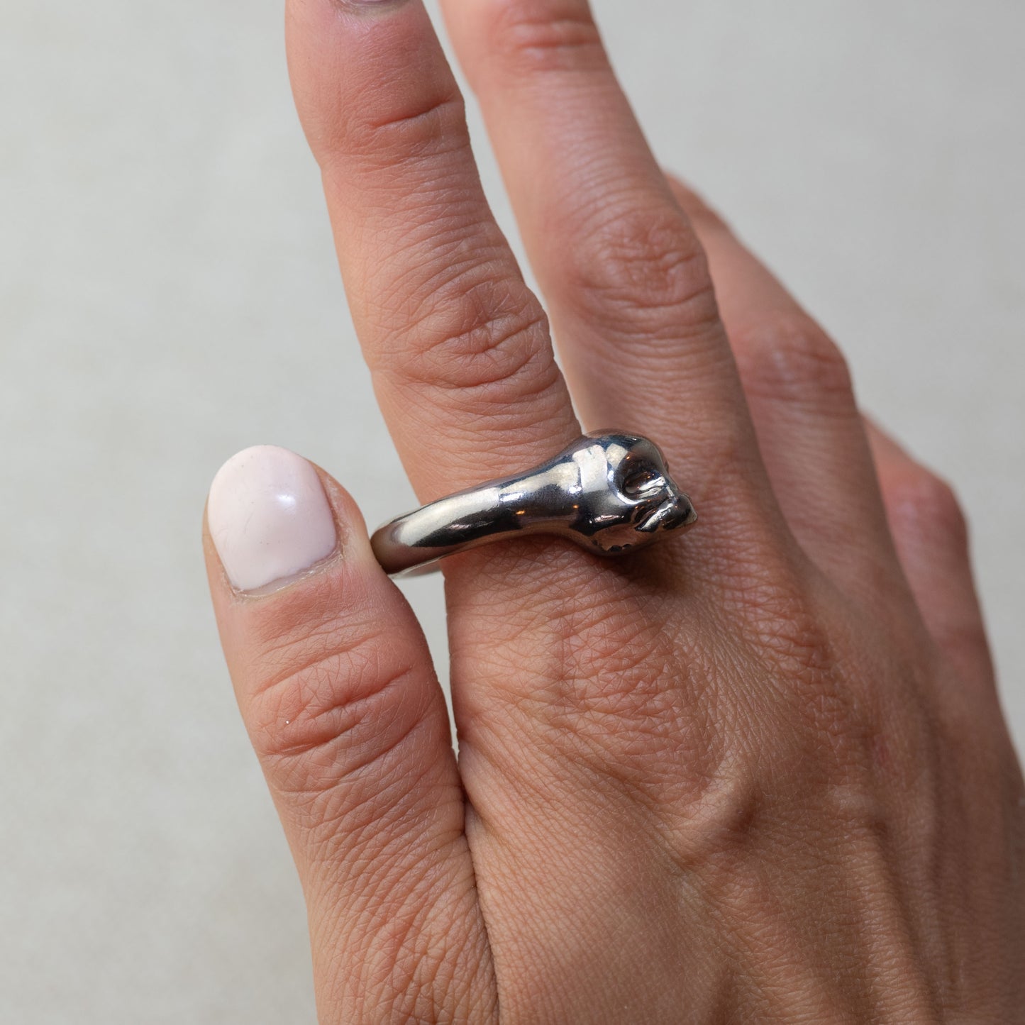 Gilded Porcelain Skull Band Ring - White Gold