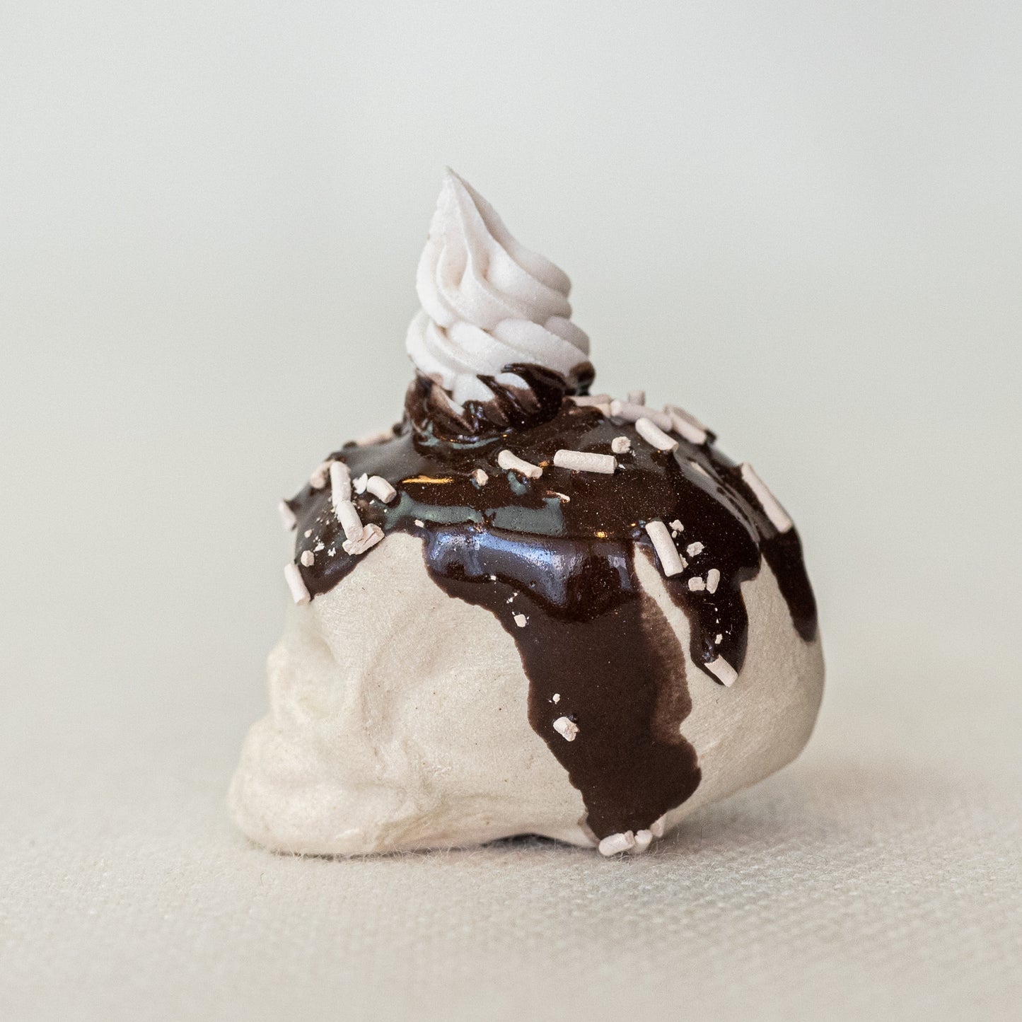 Ceramic Chocolate Drizzle Vanilla Skull (Small)