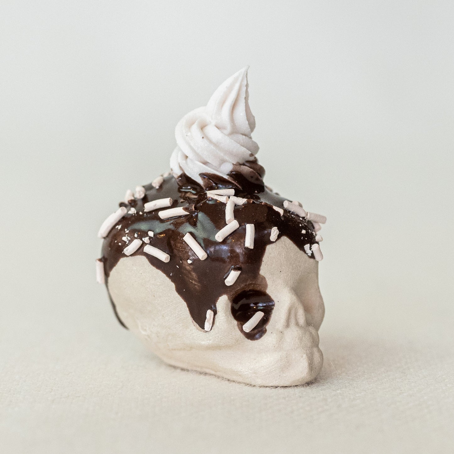 Ceramic Chocolate Drizzle Vanilla Skull (Small)