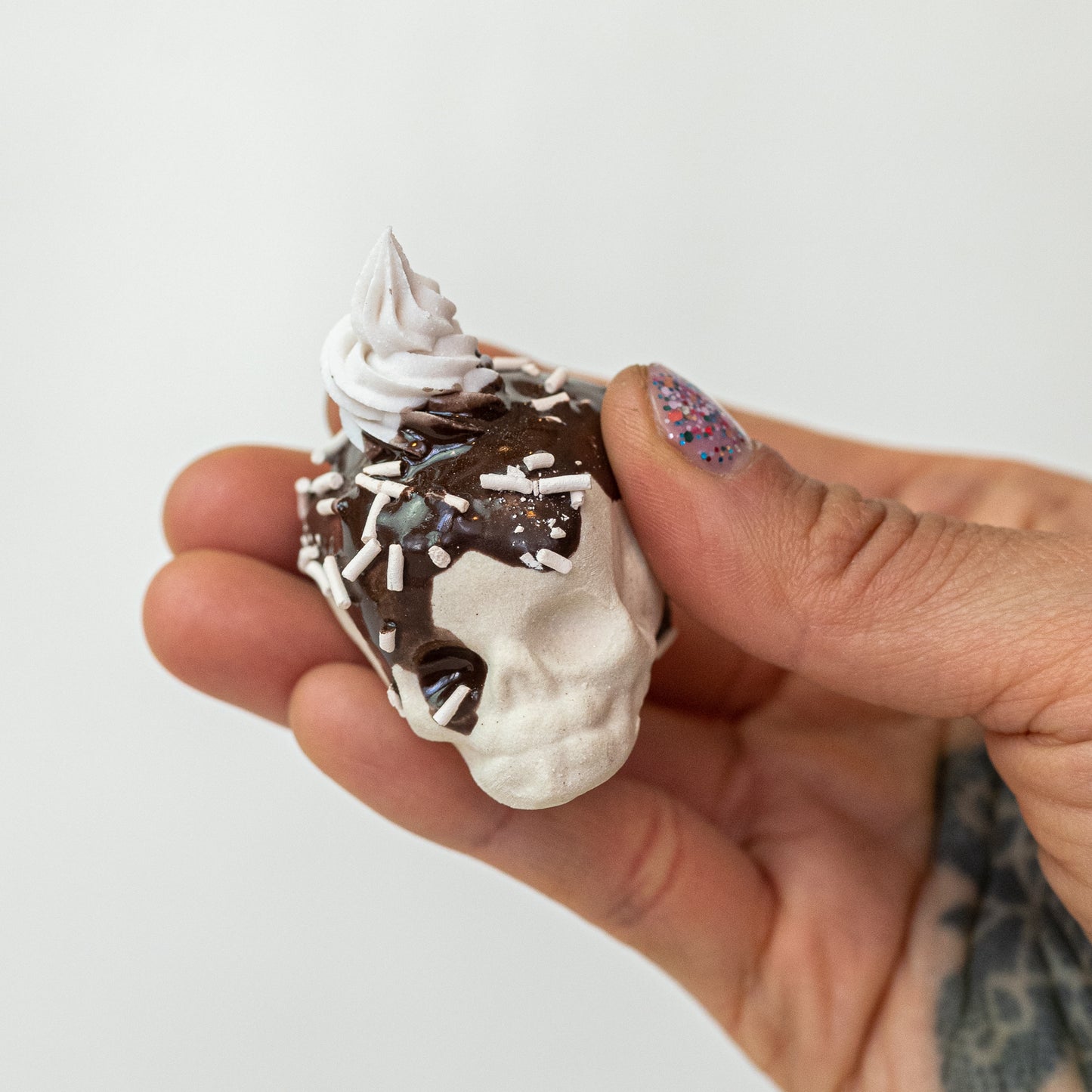 Ceramic Chocolate Drizzle Vanilla Skull (Small)