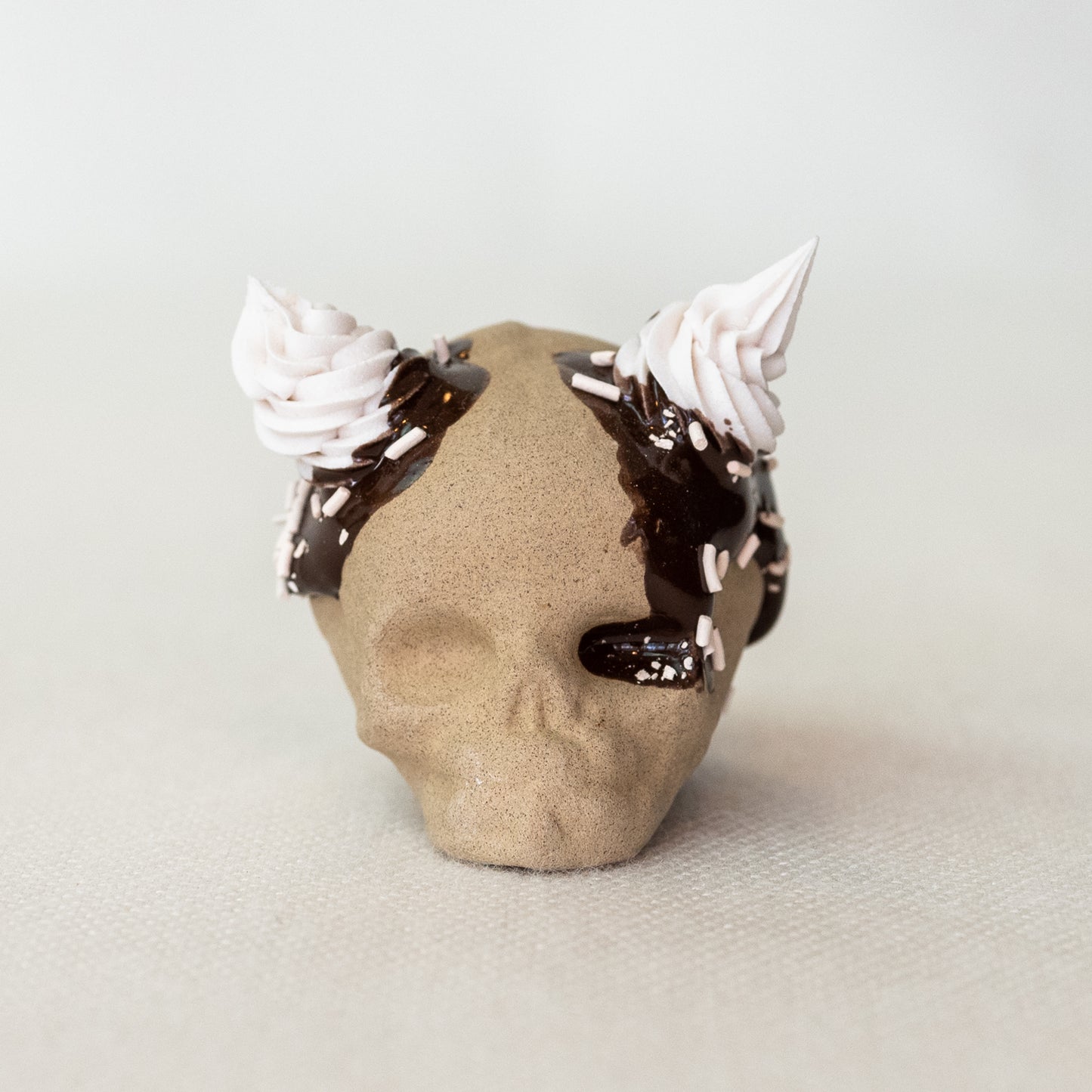Ceramic Cream Horn Chocolate Drizzle Skull (Medium)