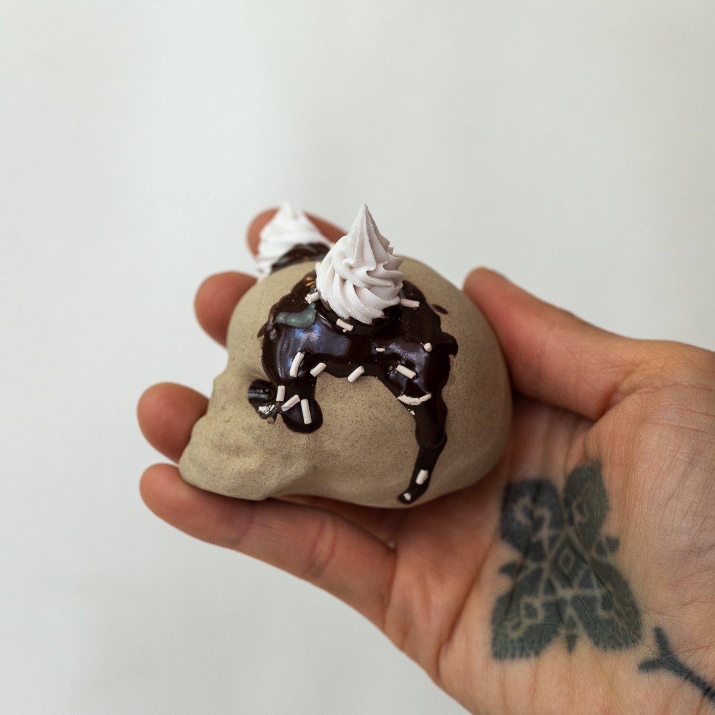 Ceramic Cream Horn Chocolate Drizzle Skull (Medium)