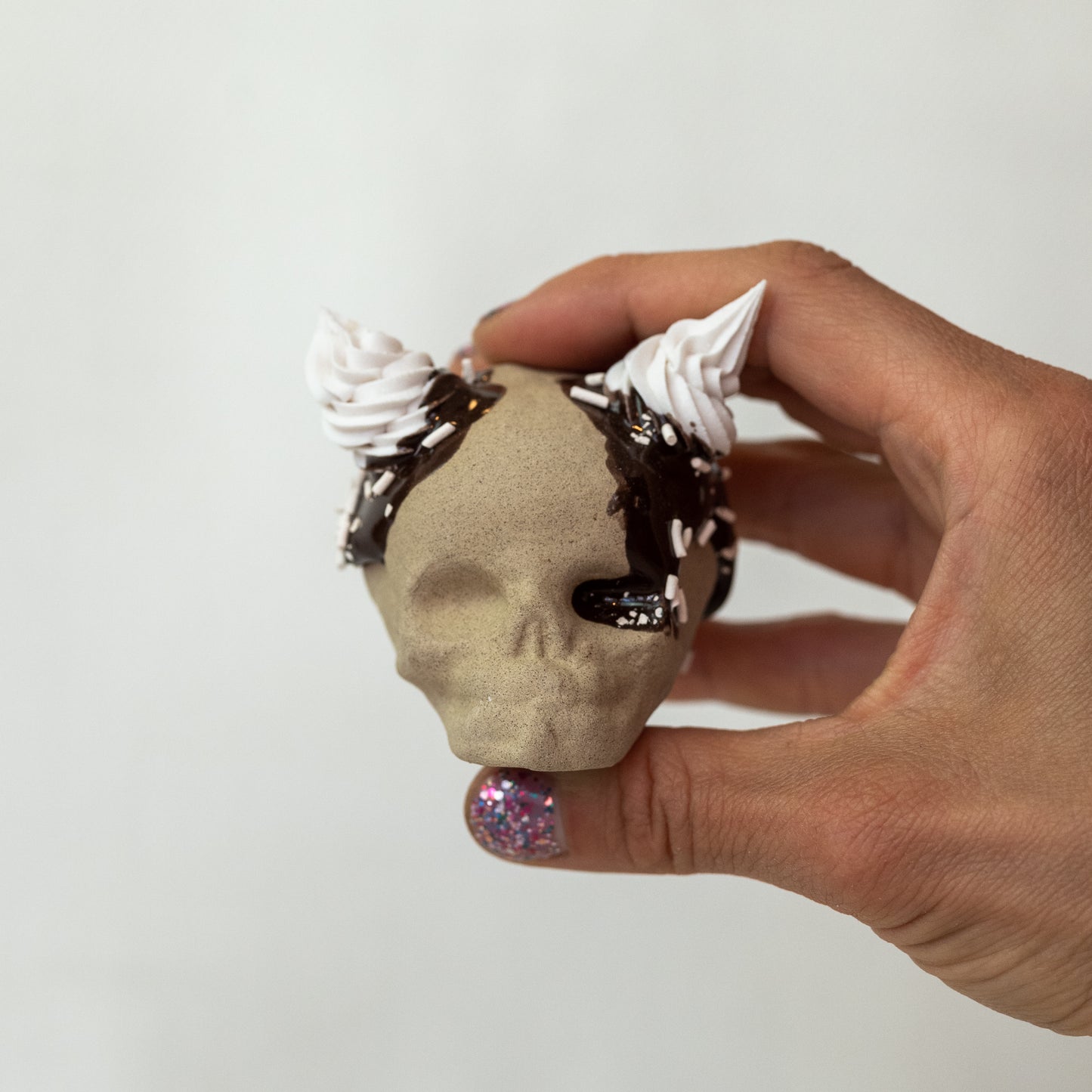 Ceramic Cream Horn Chocolate Drizzle Skull (Medium)