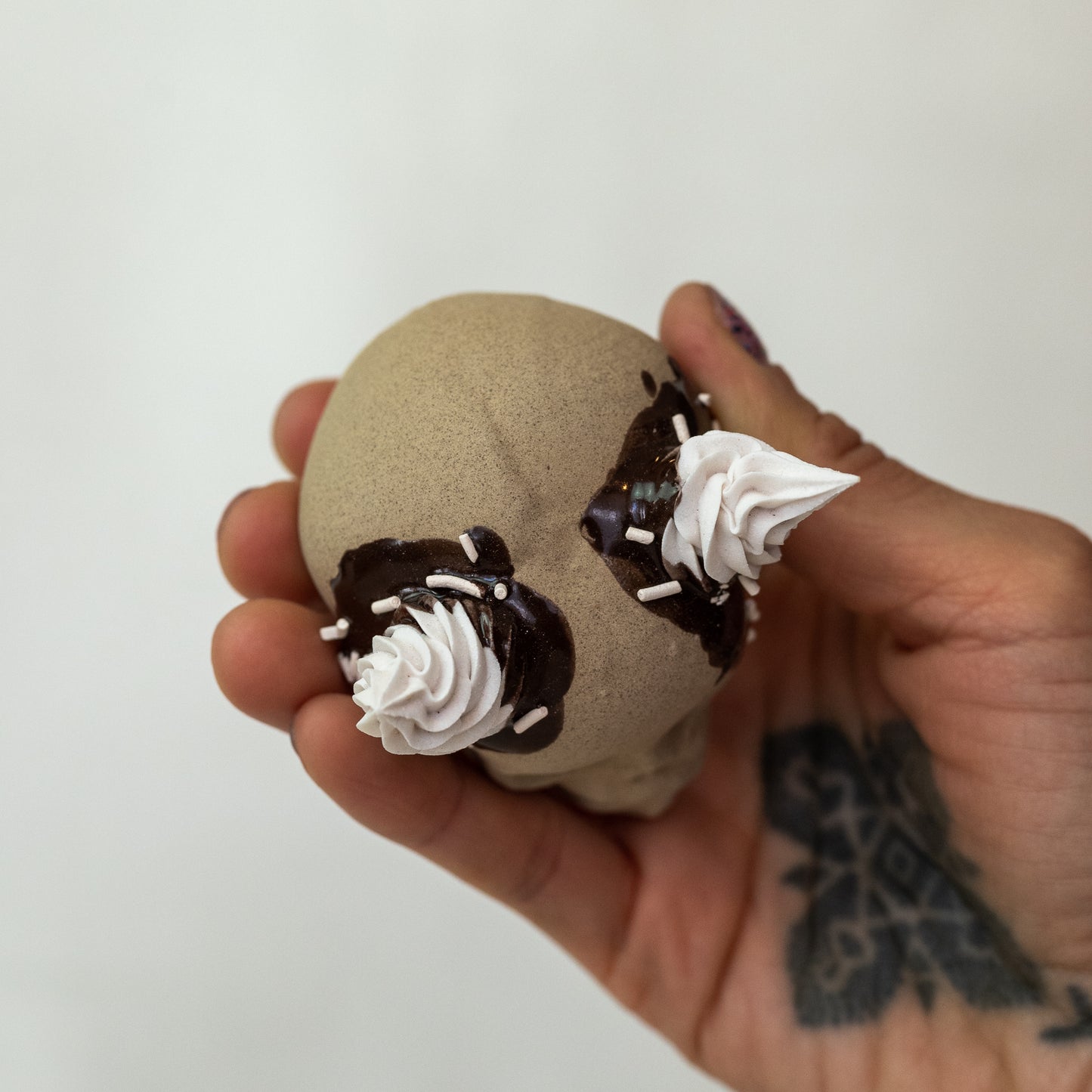 Ceramic Cream Horn Chocolate Drizzle Skull (Medium)