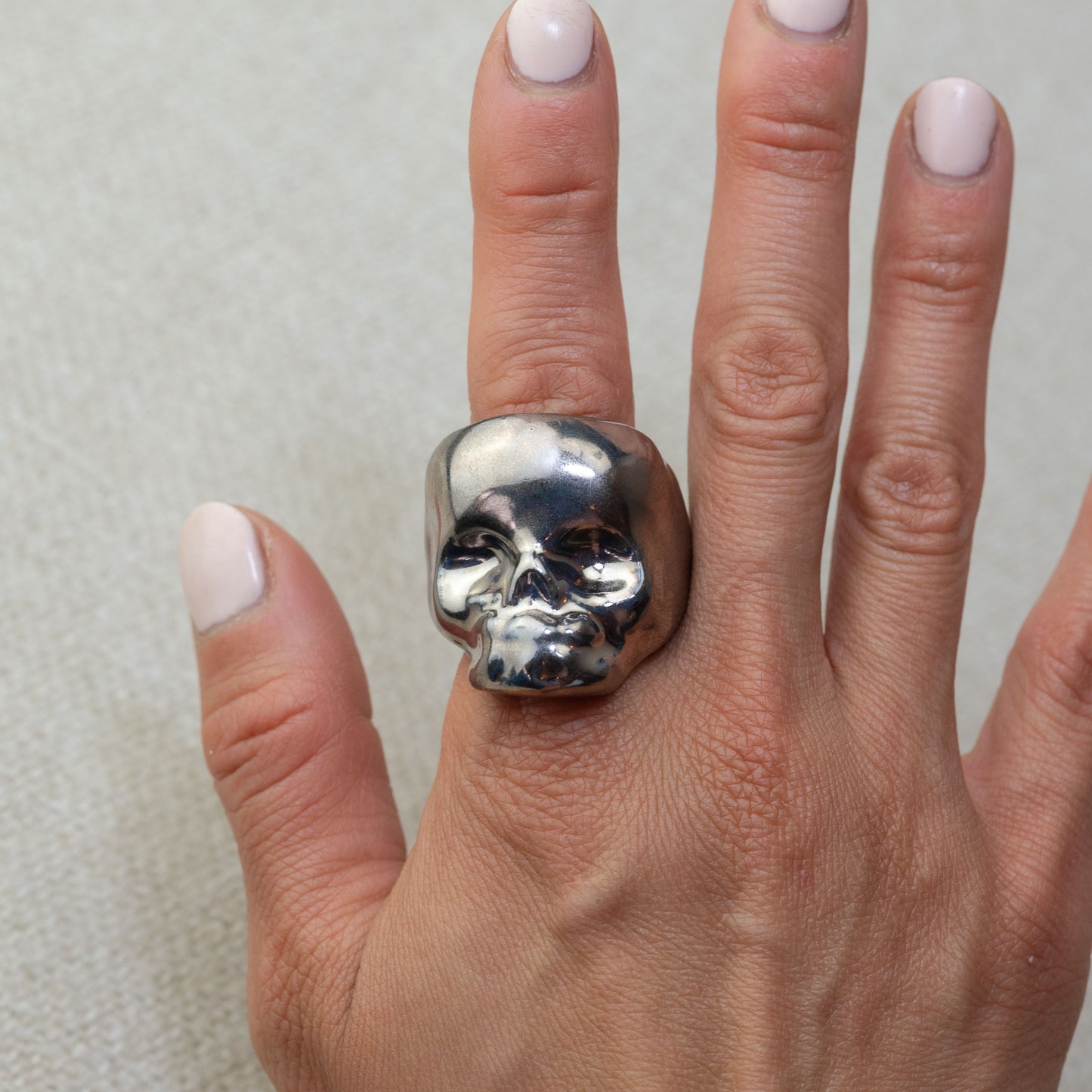 Gilded Porcelain Mega Skull Ring - White Gold