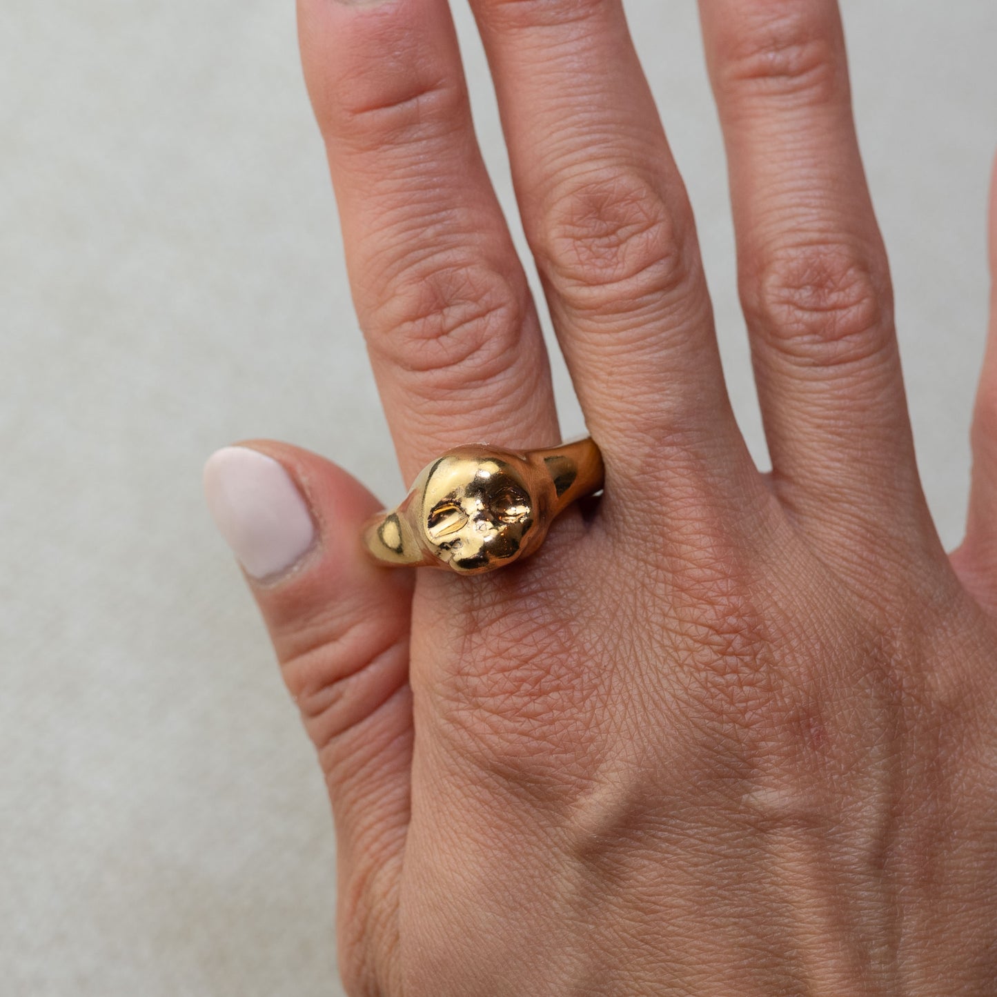 Gilded Porcelain Skull Band Ring - Yellow Gold