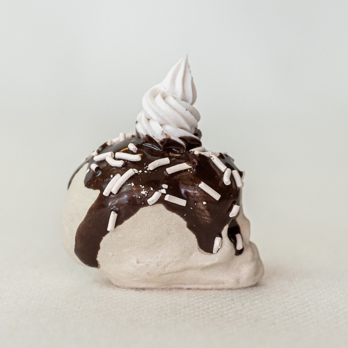 Ceramic Chocolate Drizzle Vanilla Skull (Small)