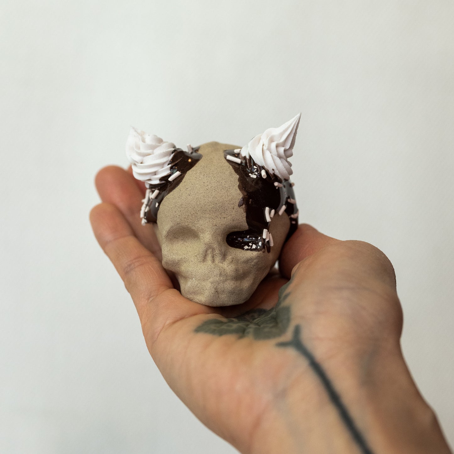 Ceramic Cream Horn Chocolate Drizzle Skull (Medium)